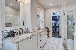 213 S Laurel Street photo 4