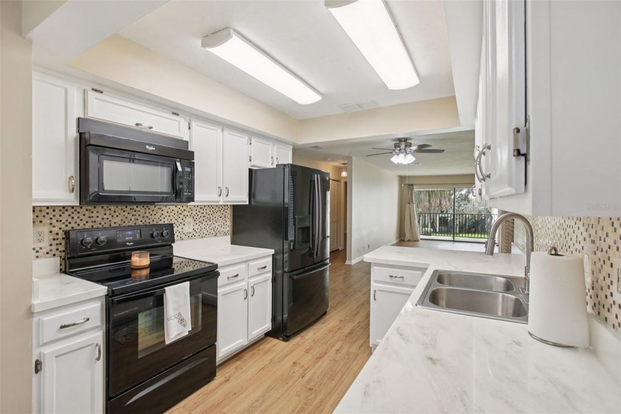 7300 Sunshine Skyway Lane S, Unit 202, Saint Petersburg, FL 33711 Photo