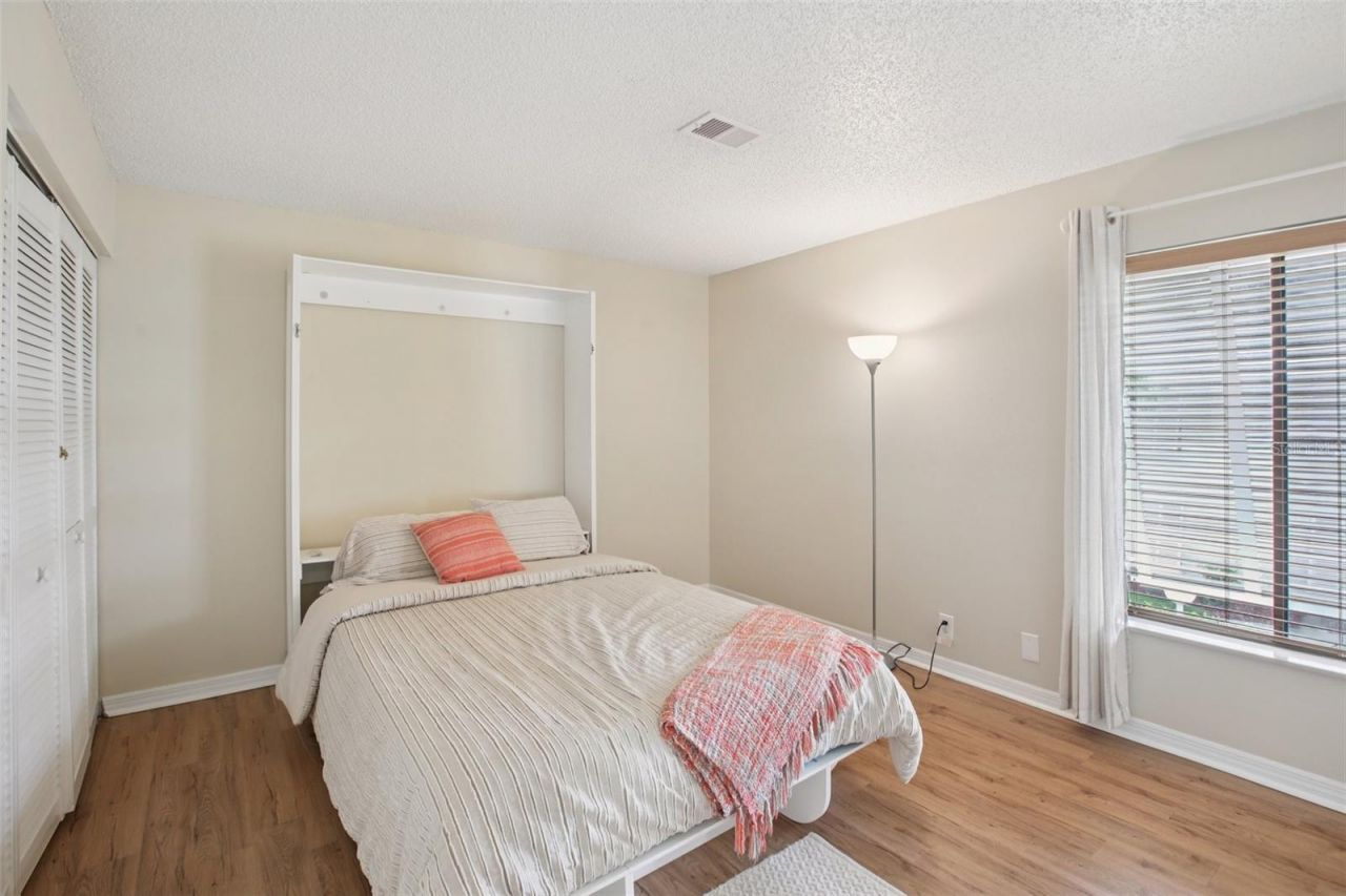 7300 Sunshine Skyway Lane S, Unit 202, Saint Petersburg, FL 33711 Photo