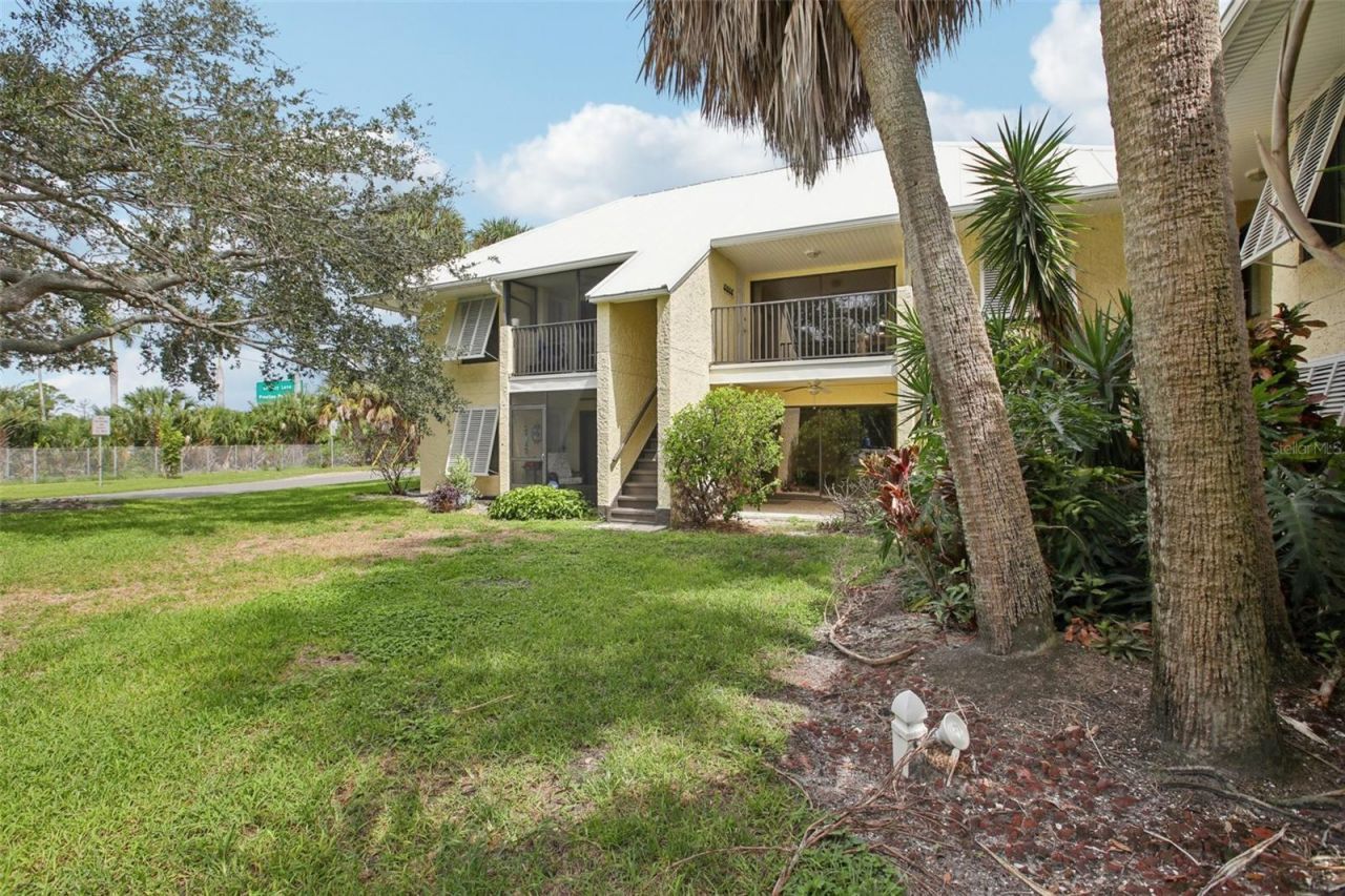 7300 Sunshine Skyway Lane S, Unit 202, Saint Petersburg, FL 33711 Photo