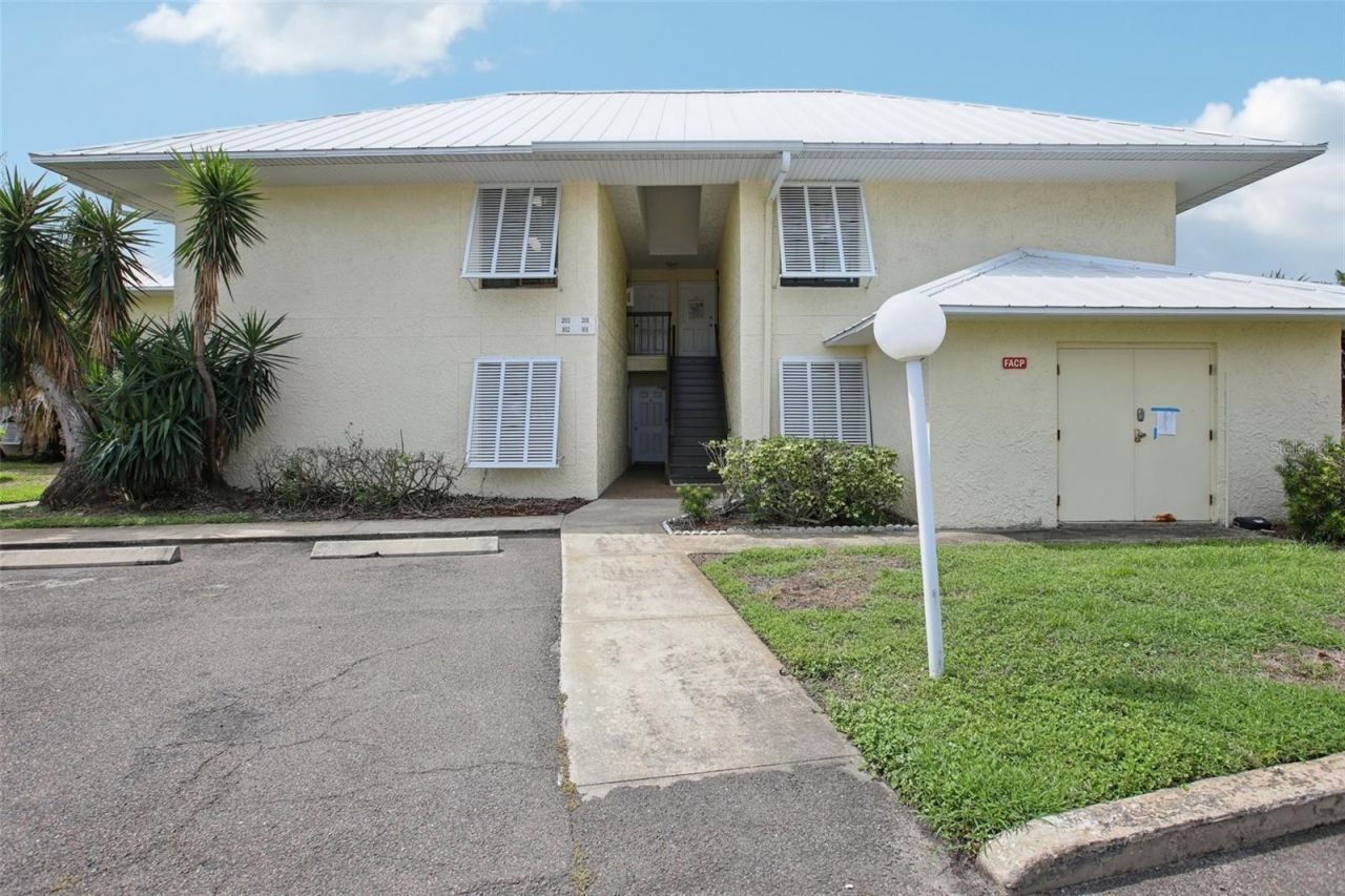 7300 Sunshine Skyway Lane S, Unit 202, Saint Petersburg, FL 33711 Photo