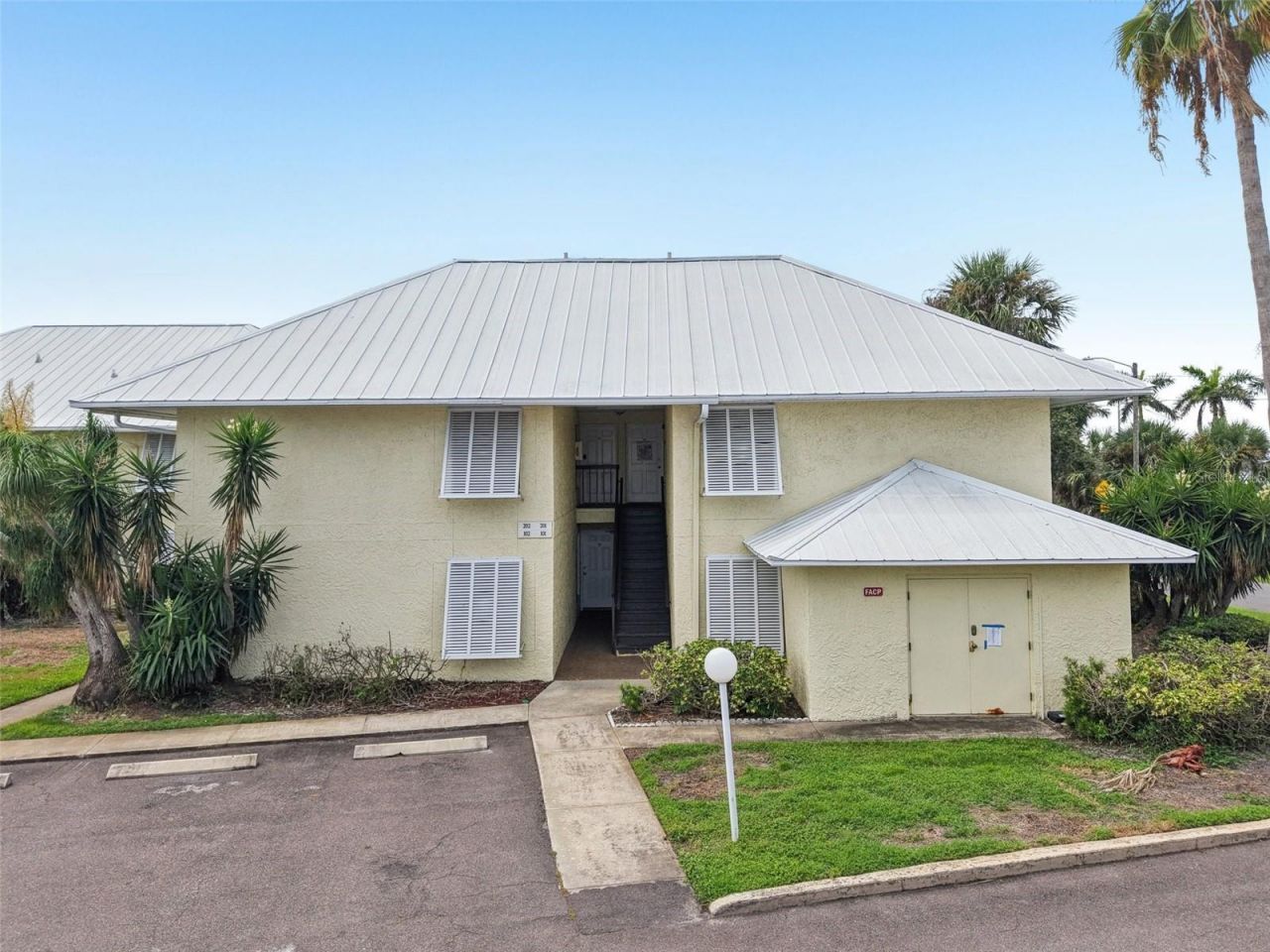 7300 Sunshine Skyway Lane S, Unit 202, Saint Petersburg, FL 33711 Photo