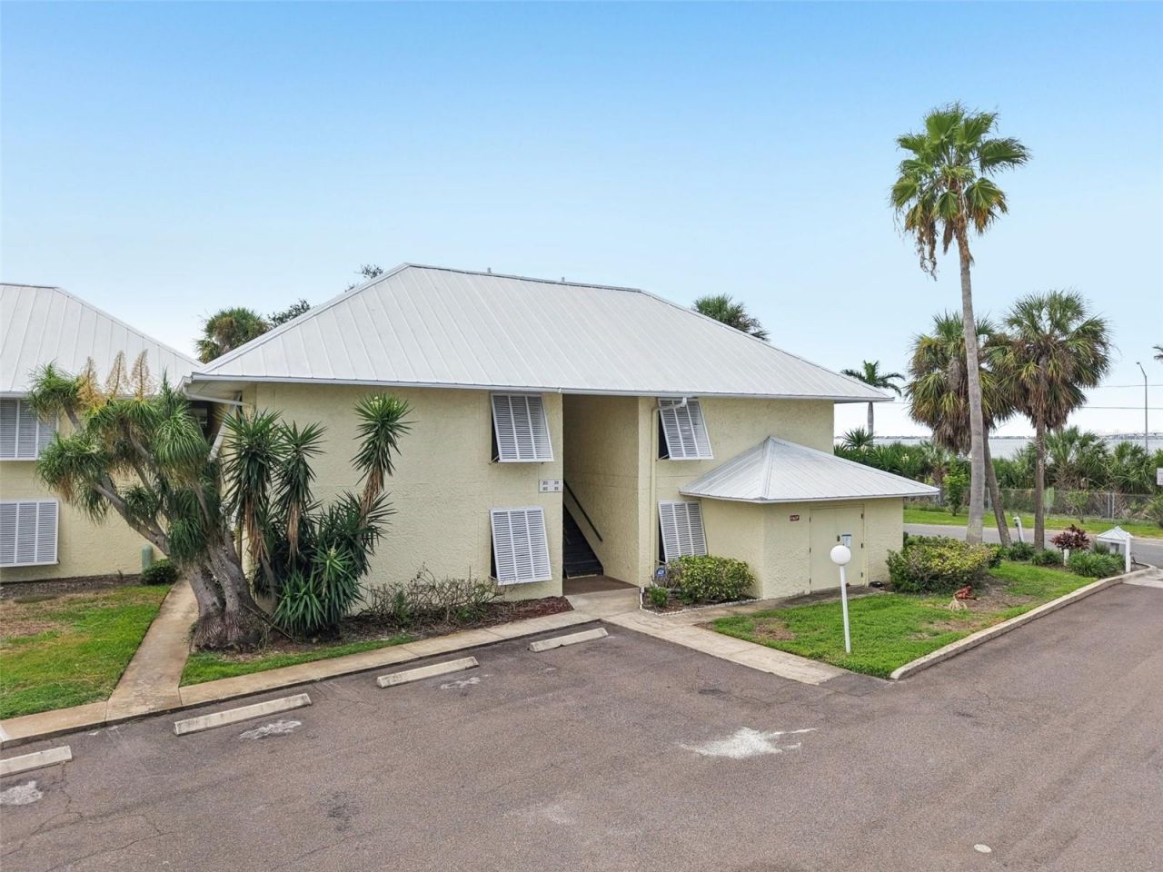 7300 Sunshine Skyway Lane S, Unit 202, Saint Petersburg, FL 33711 Photo