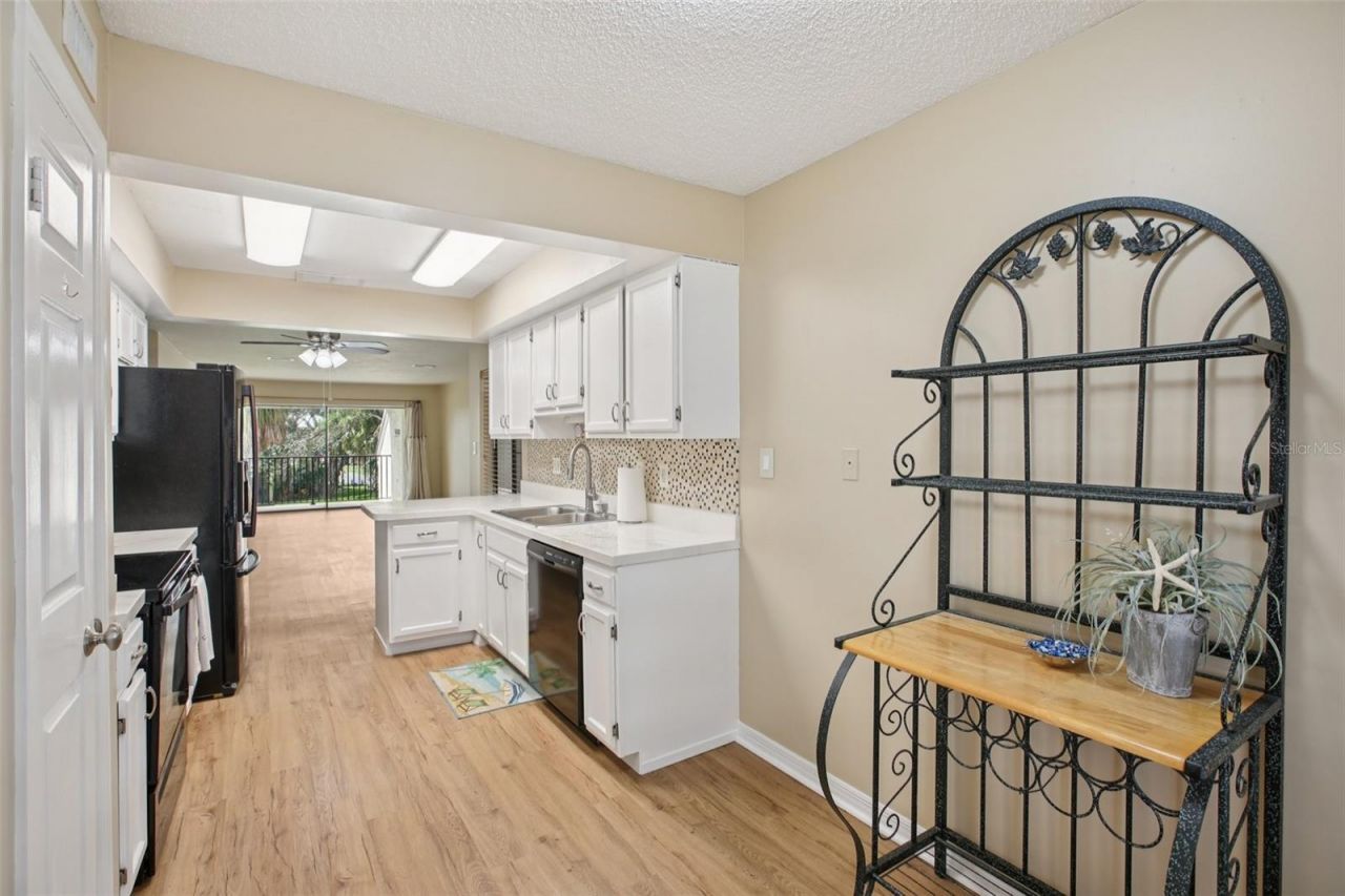 7300 Sunshine Skyway Lane S, Unit 202, Saint Petersburg, FL 33711 Photo