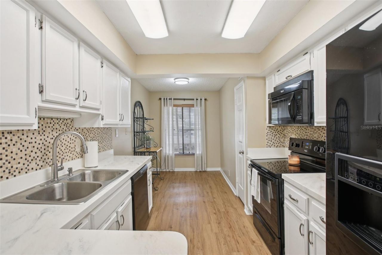 7300 Sunshine Skyway Lane S, Unit 202, Saint Petersburg, FL 33711 Photo