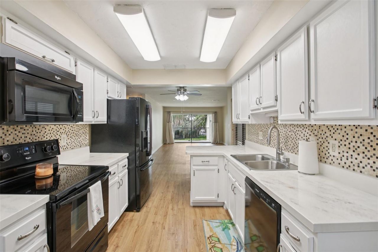 7300 Sunshine Skyway Lane S, Unit 202, Saint Petersburg, FL 33711 Photo