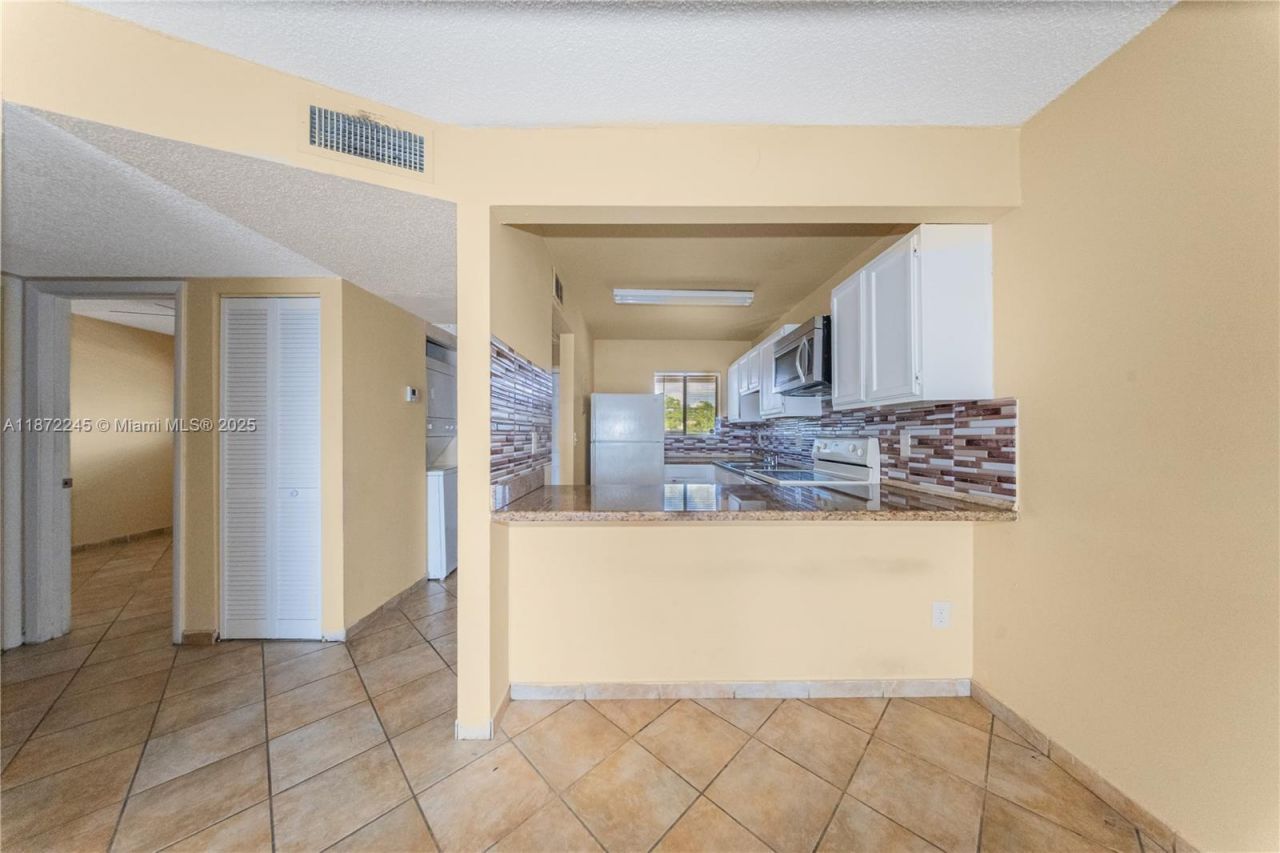 5689 W 28th Ave, Unit 5689, Hialeah, FL 33016 Photo