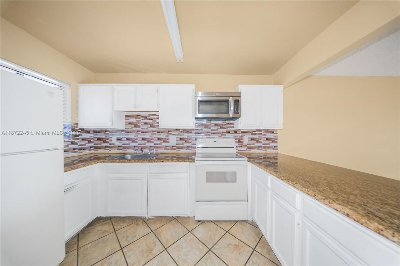 5689 W 28th Ave, Unit 5689, Hialeah, FL 33016 Photo