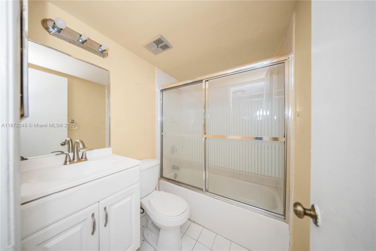 5689 W 28th Ave, Unit 5689, Hialeah, FL 33016 Photo