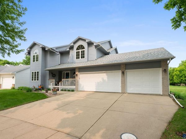 3805 S Lisanne Ave, Sioux Falls, SD 57103