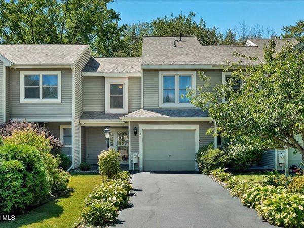 3 Generals Way Way, Halfmoon, NY 12065