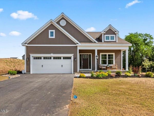 12 Clover Leaf Drive, Halfmoon, NY 12065