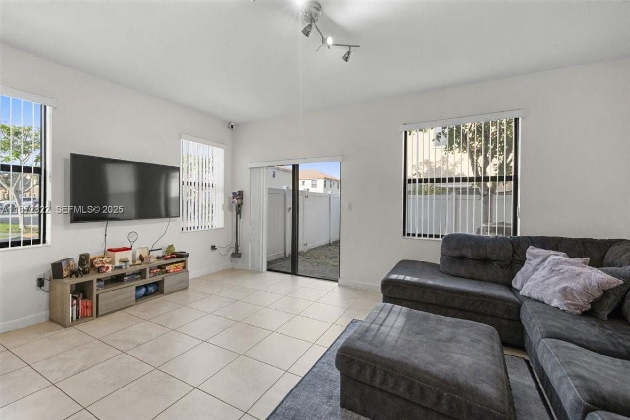 9287 W 33rd Ln, Hialeah, FL 33018 Photo