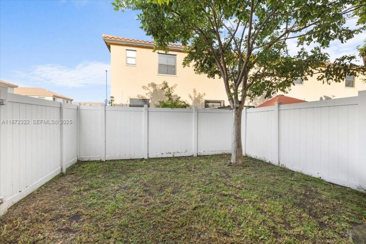 9287 W 33rd Ln, Hialeah, FL 33018 Photo