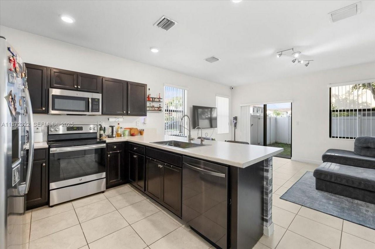 9287 W 33rd Ln, Hialeah, FL 33018 Photo