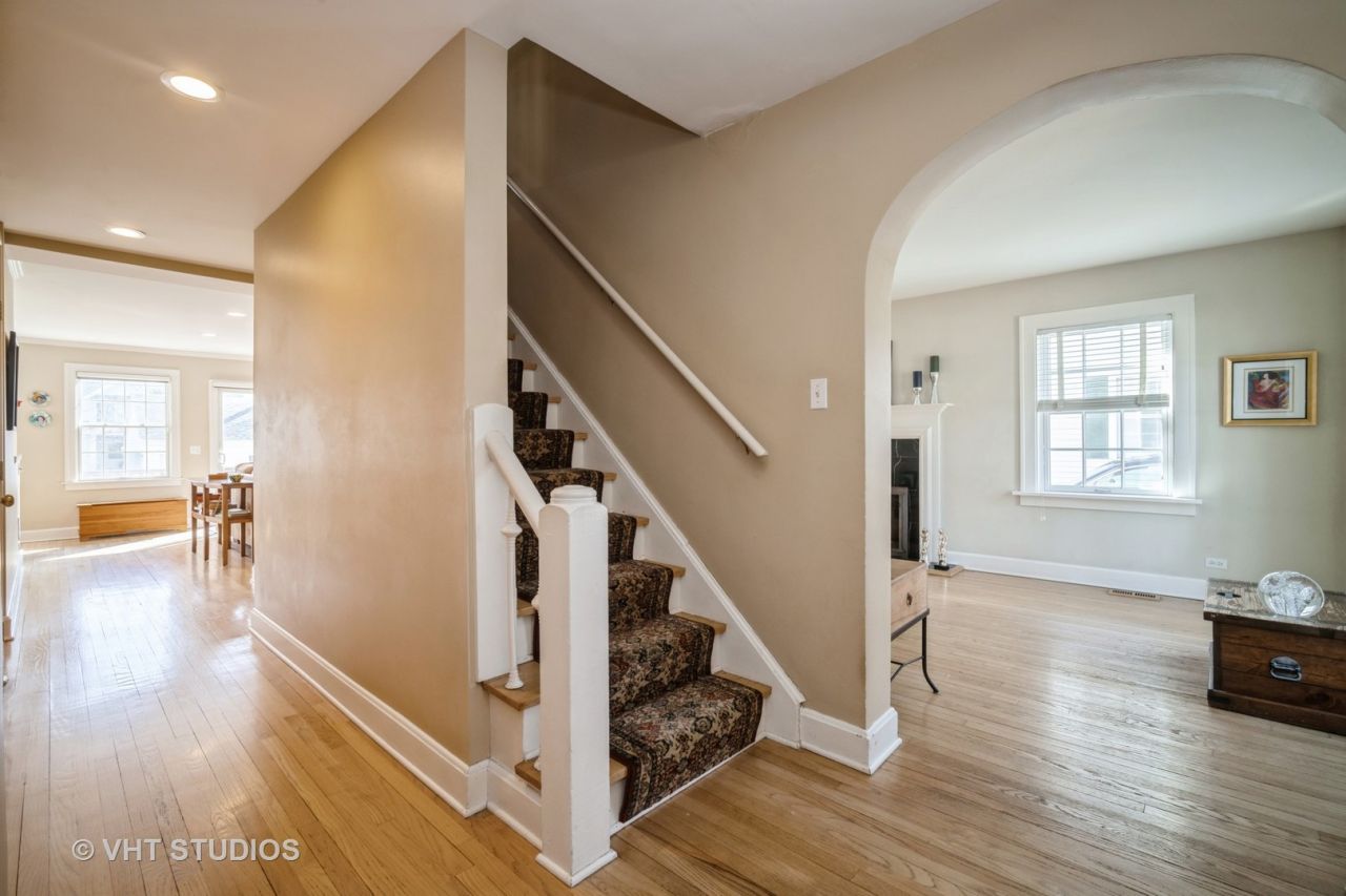 2117 Illinois Road, Northbrook, IL 60062 Main Photo