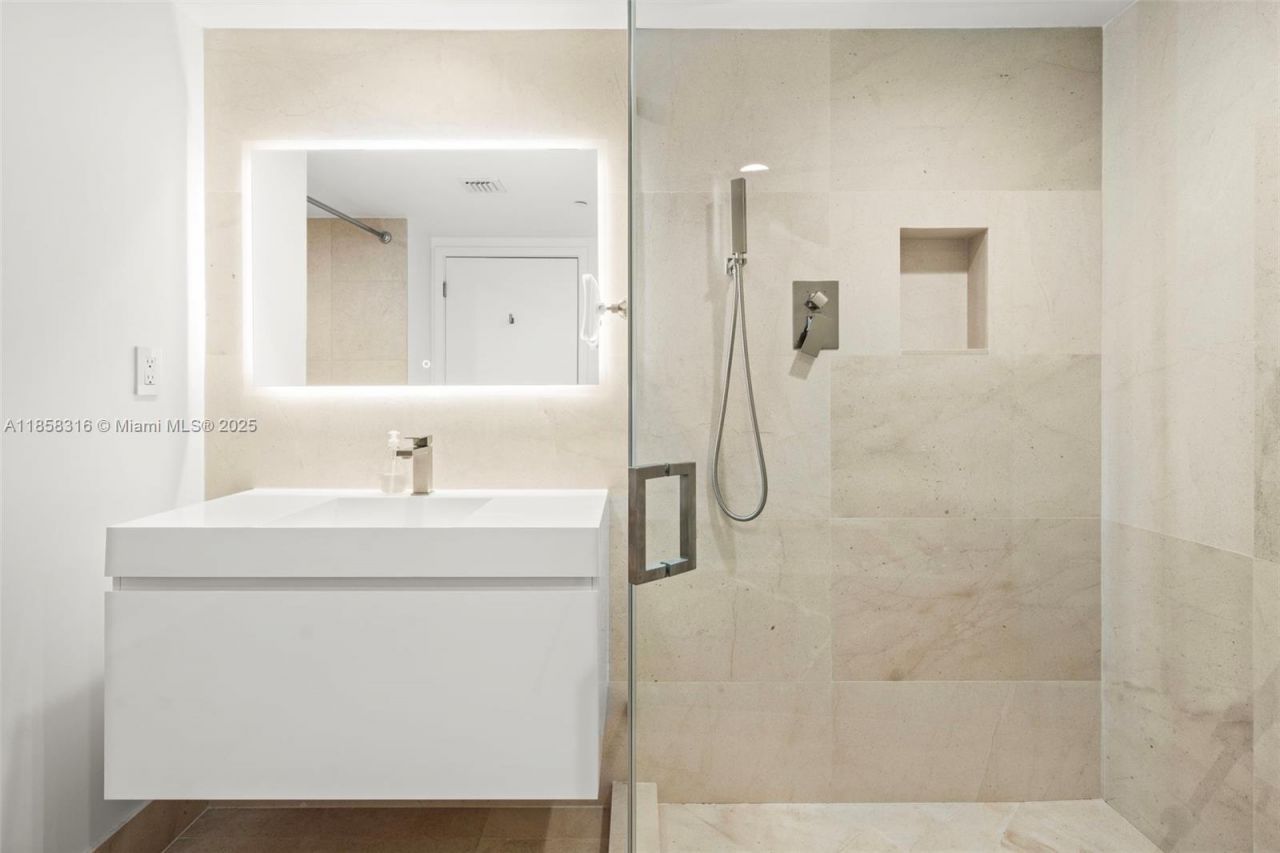 6801 Collins Ave, Unit Door1409 (, Miami Beach, FL 33141 Photo