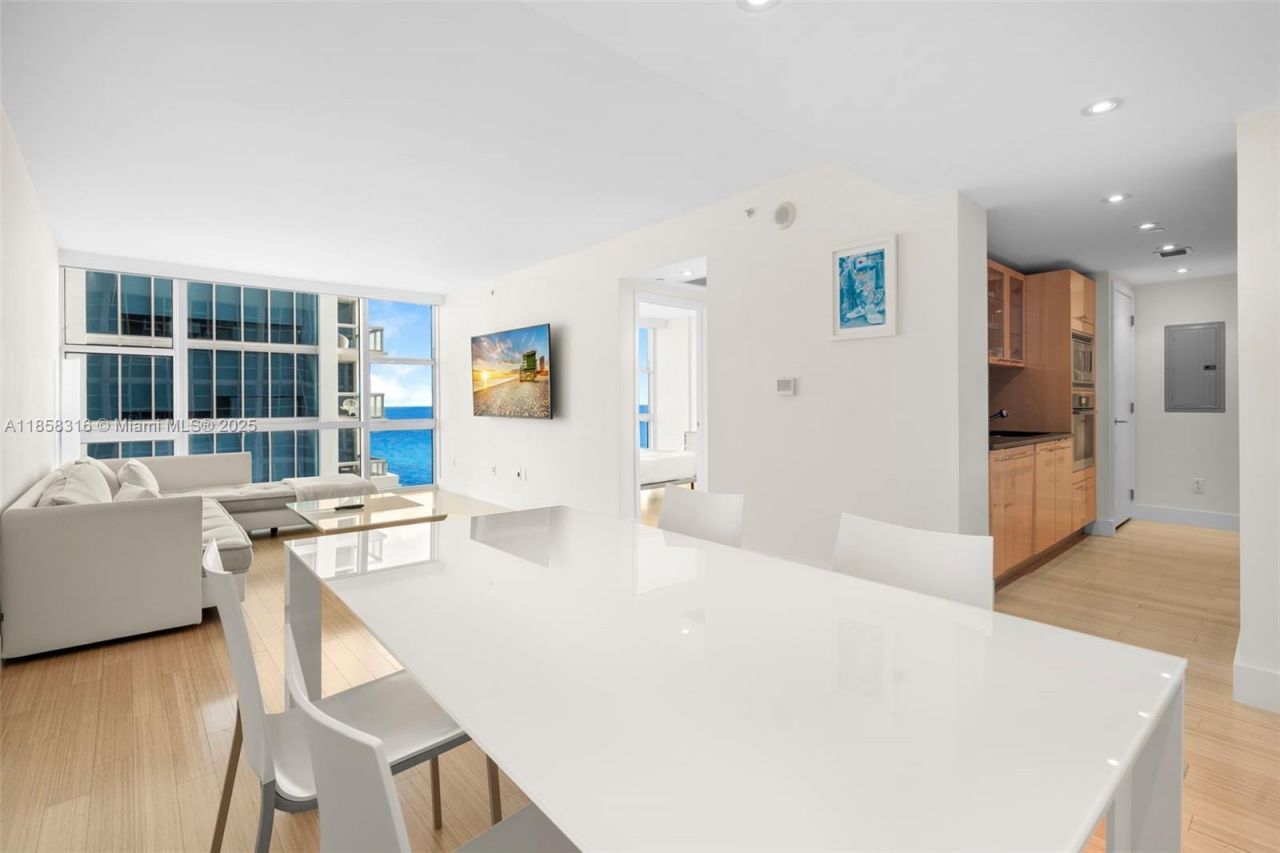 6801 Collins Ave, Unit Door1409 (, Miami Beach, FL 33141 Photo