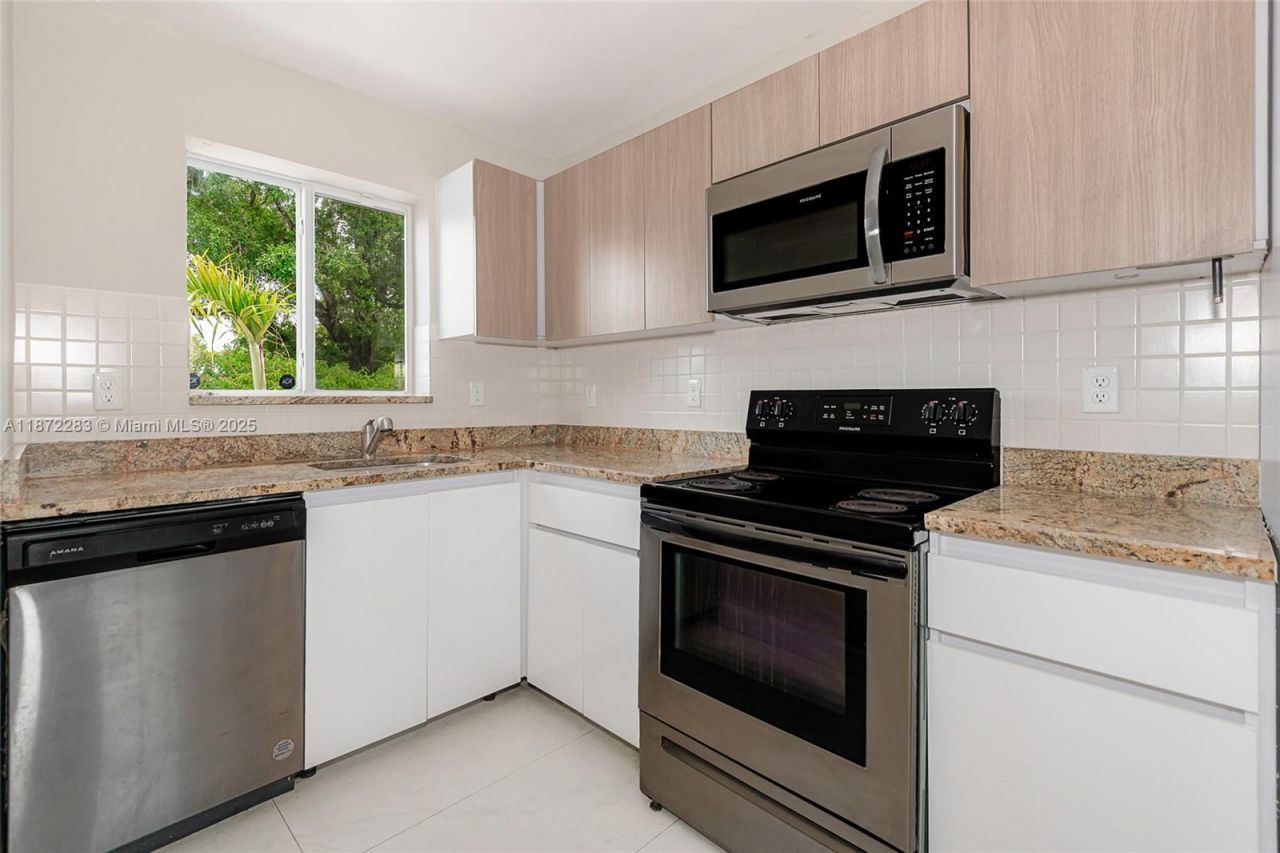 811-817 NW 3rd Ave, Fort Lauderdale, FL 33311 Photo