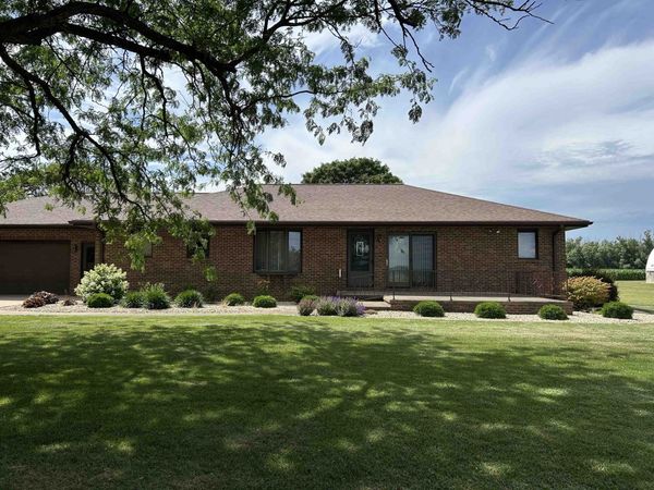 70 N. Main Street, LA MOILLE, IL 61330