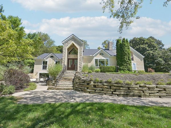 10669 Riverside Drive, Powell, OH 43065