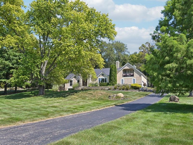 10669 Riverside Drive, Powell, OH 43065 Photo 2