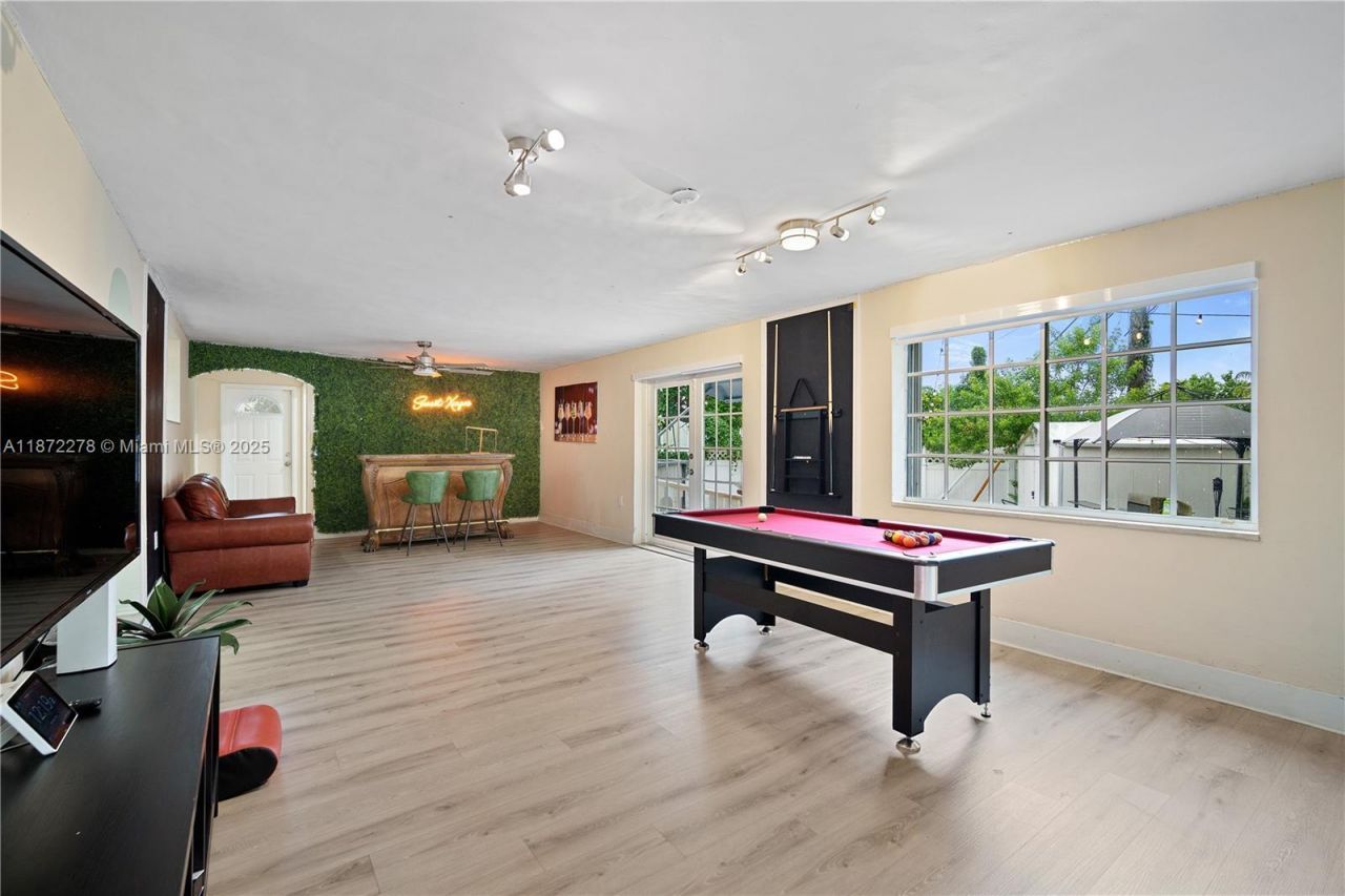 951 NW 148th St, Miami, FL 33168 Photo