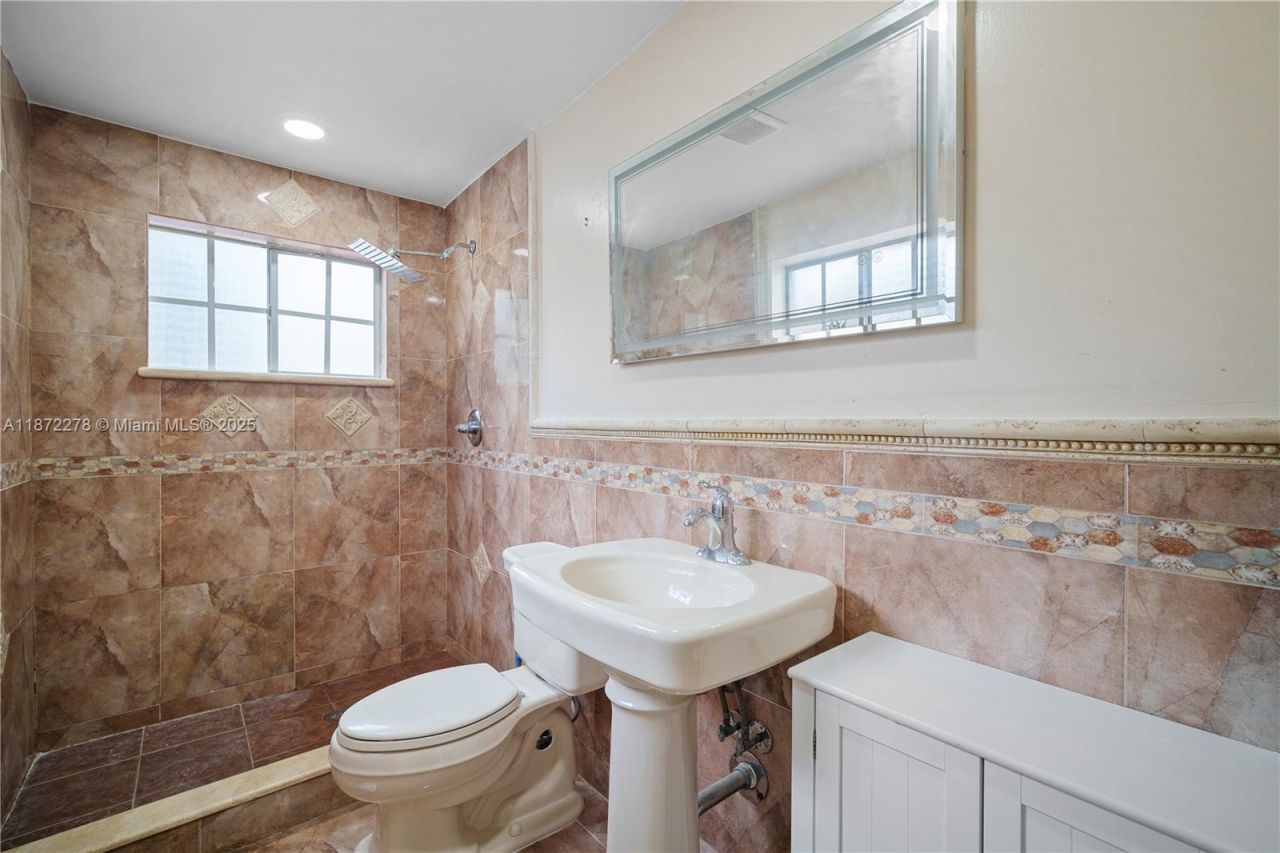 951 NW 148th St, Miami, FL 33168 Photo