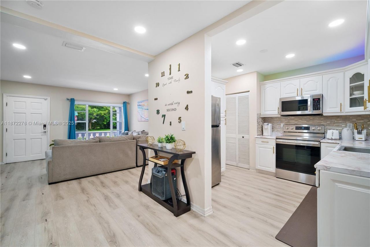 951 NW 148th St, Miami, FL 33168 Photo