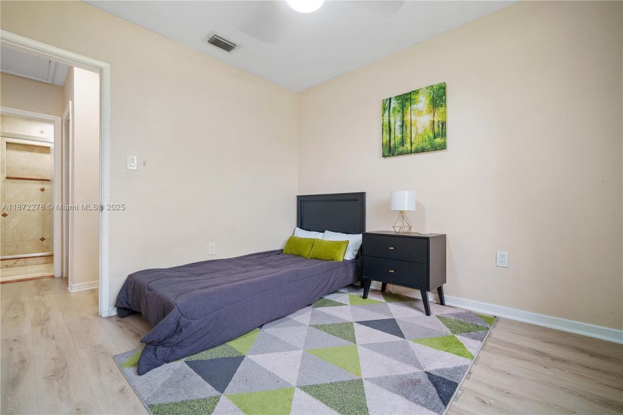 951 NW 148th St, Miami, FL 33168 Photo