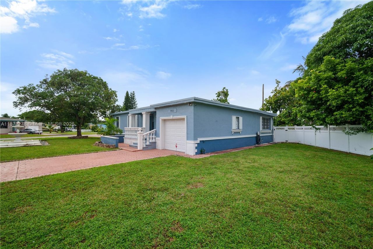 951 NW 148th St, Miami, FL 33168 Photo