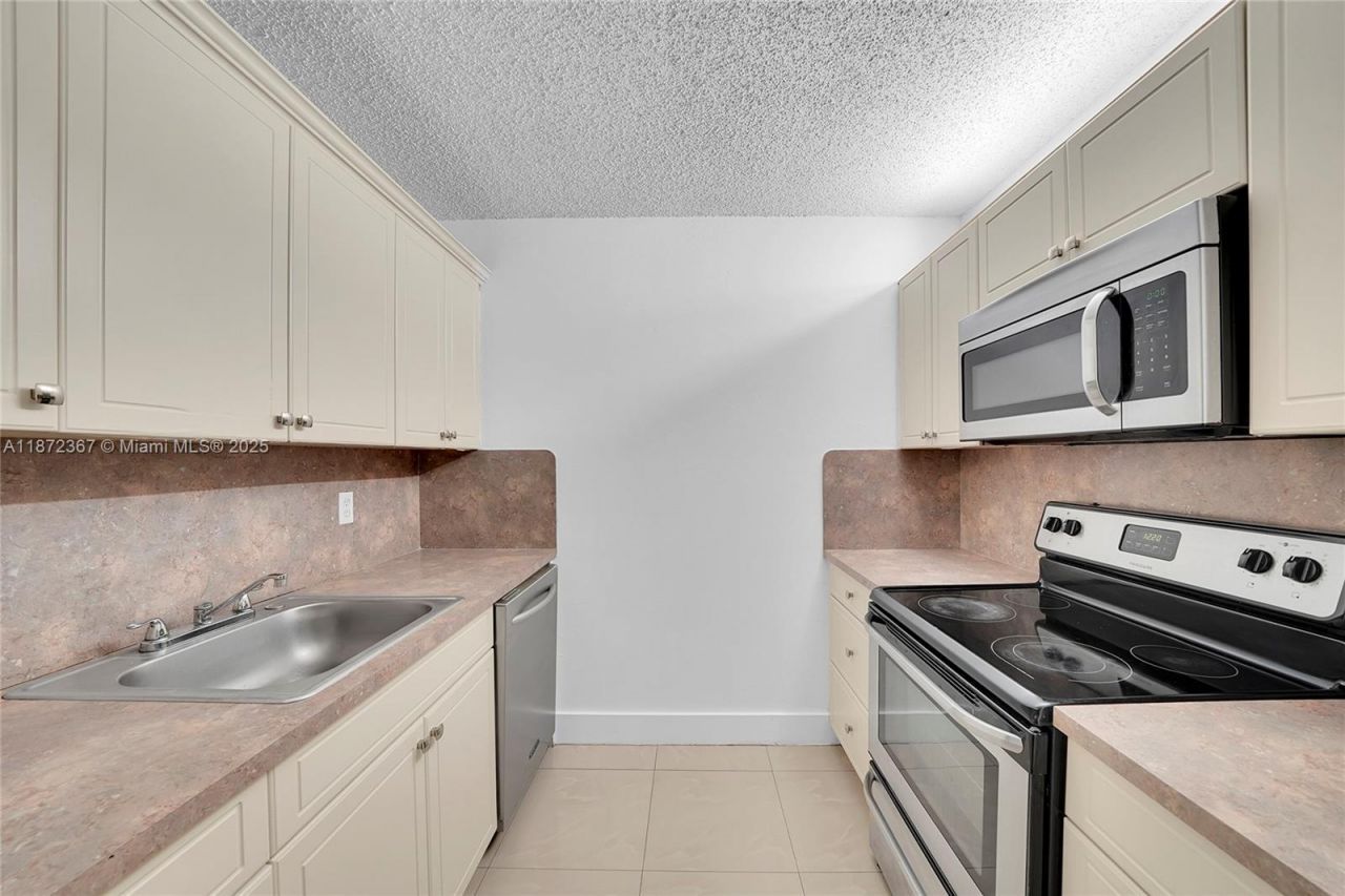 8260 SW 210th St, Unit 201, Cutler Bay, FL 33189 Photo