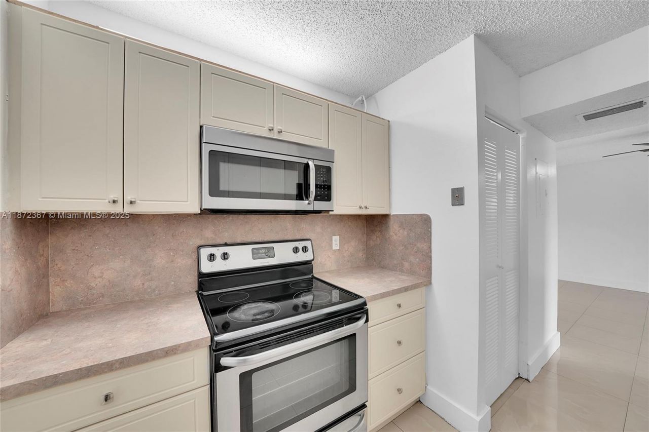 8260 SW 210th St, Unit 201, Cutler Bay, FL 33189 Photo