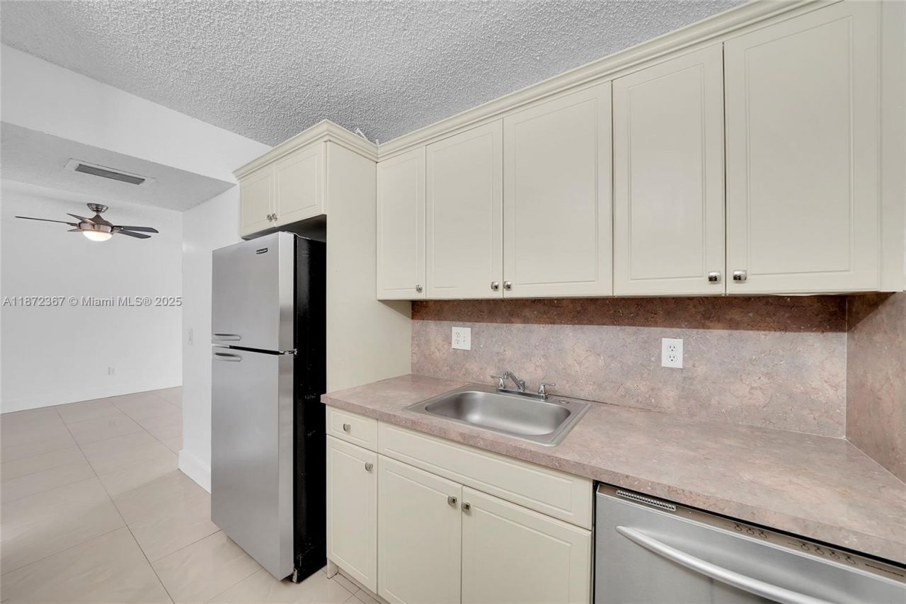 8260 SW 210th St, Unit 201, Cutler Bay, FL 33189 Photo