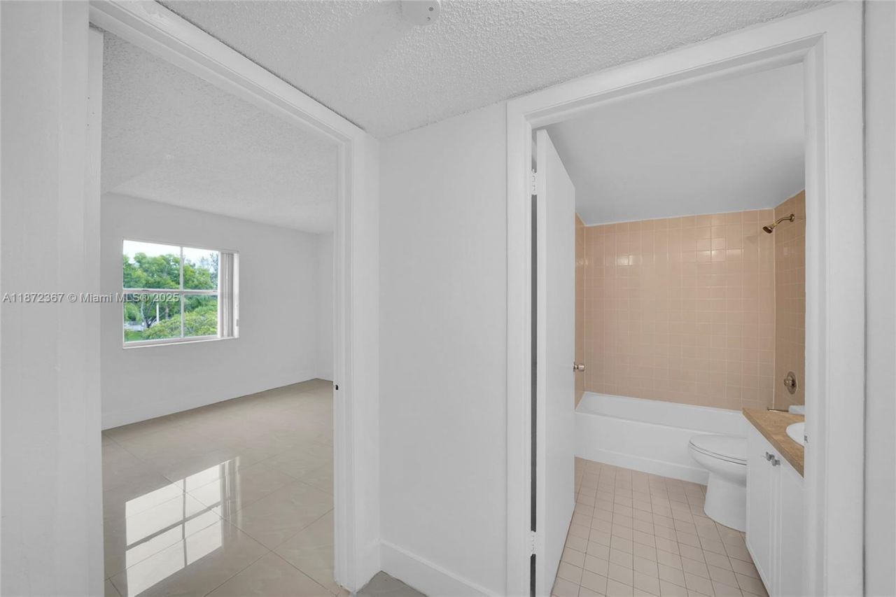 8260 SW 210th St, Unit 201, Cutler Bay, FL 33189 Photo