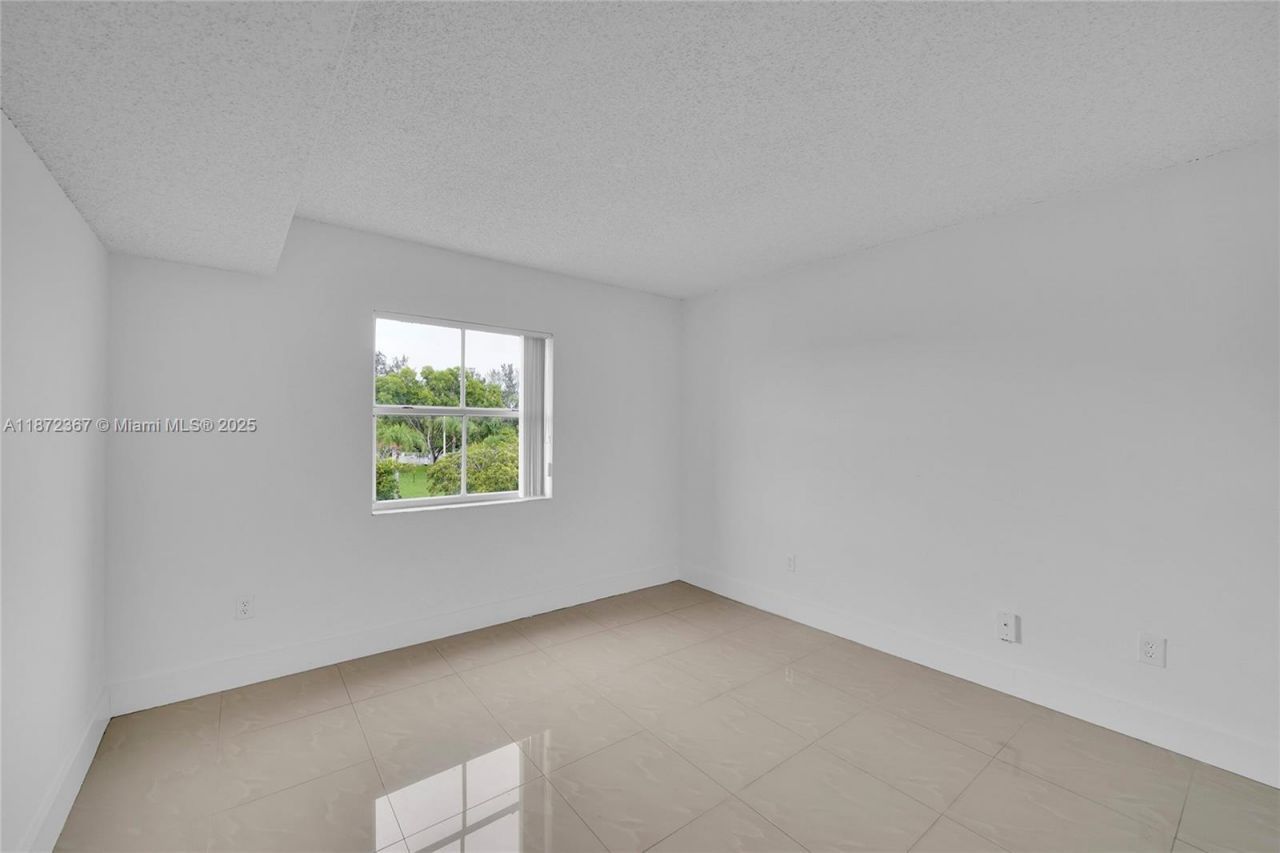 8260 SW 210th St, Unit 201, Cutler Bay, FL 33189 Photo