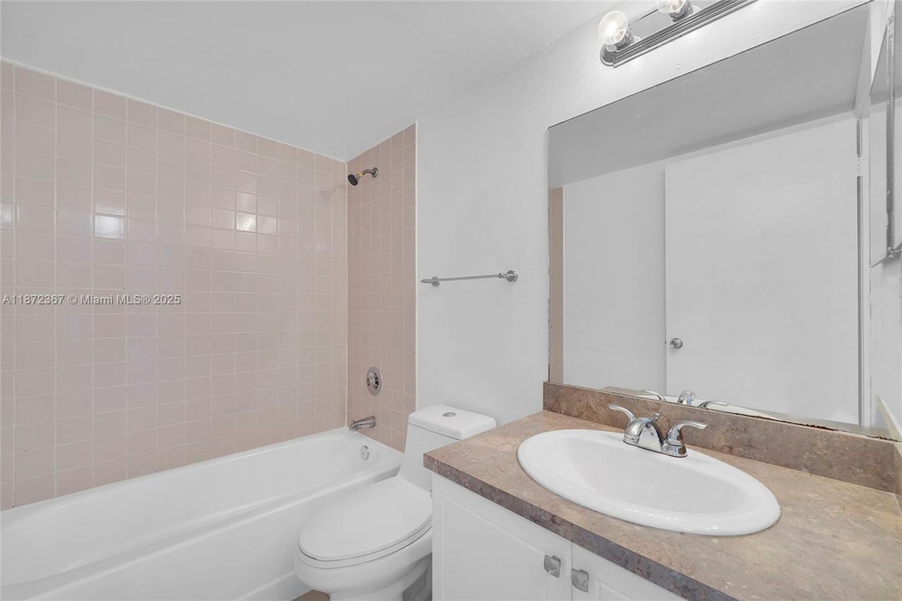 8260 SW 210th St, Unit 201, Cutler Bay, FL 33189 Photo