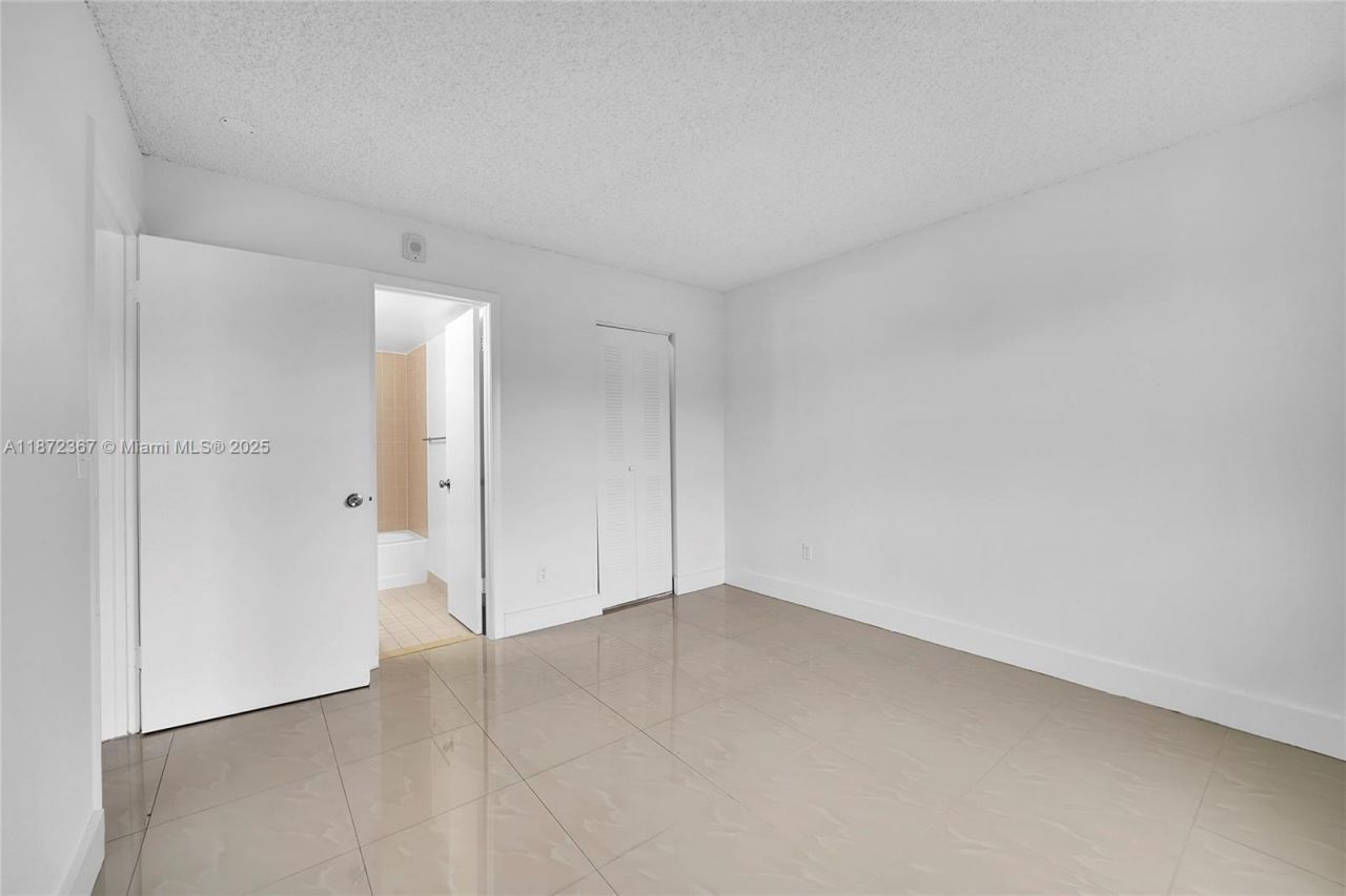 8260 SW 210th St, Unit 201, Cutler Bay, FL 33189 Photo