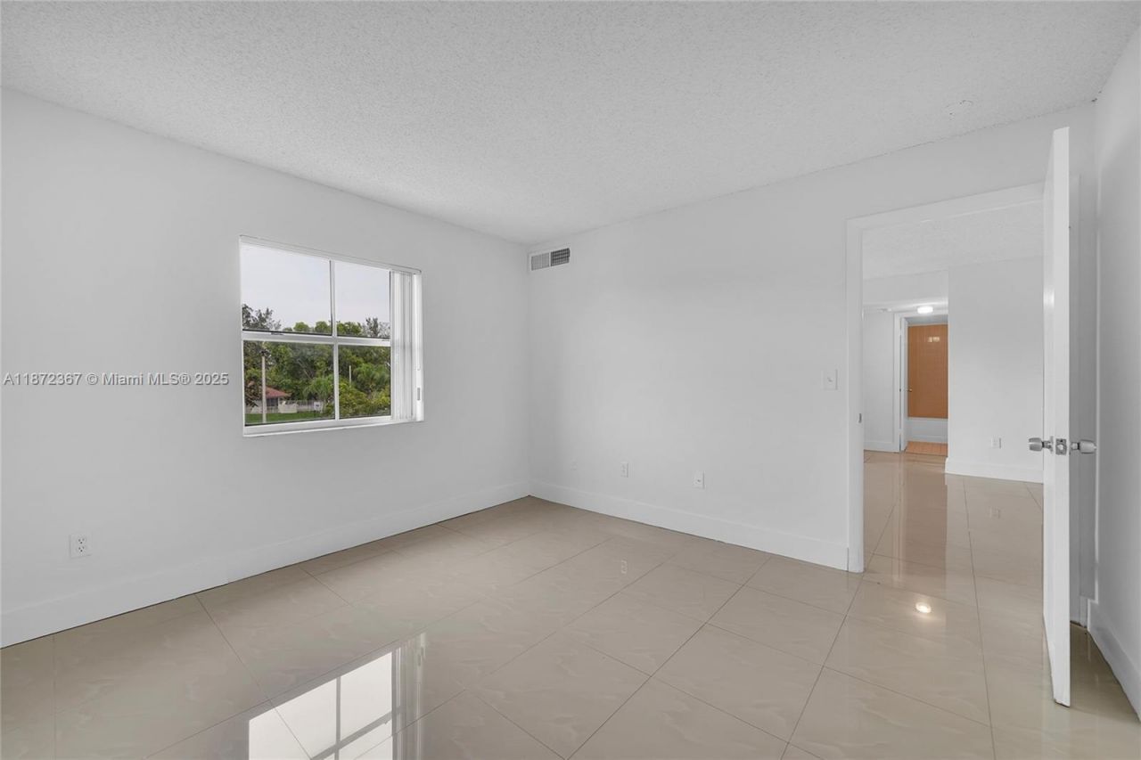 8260 SW 210th St, Unit 201, Cutler Bay, FL 33189 Photo