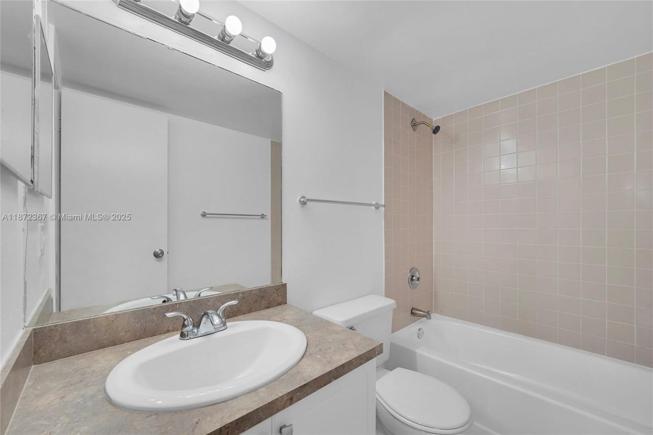 8260 SW 210th St, Unit 201, Cutler Bay, FL 33189 Photo