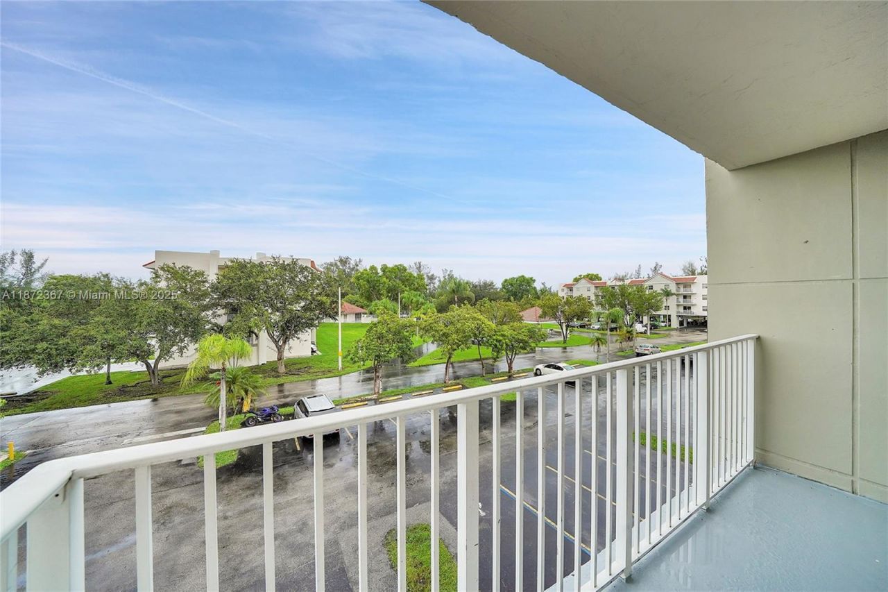 8260 SW 210th St, Unit 201, Cutler Bay, FL 33189 Photo