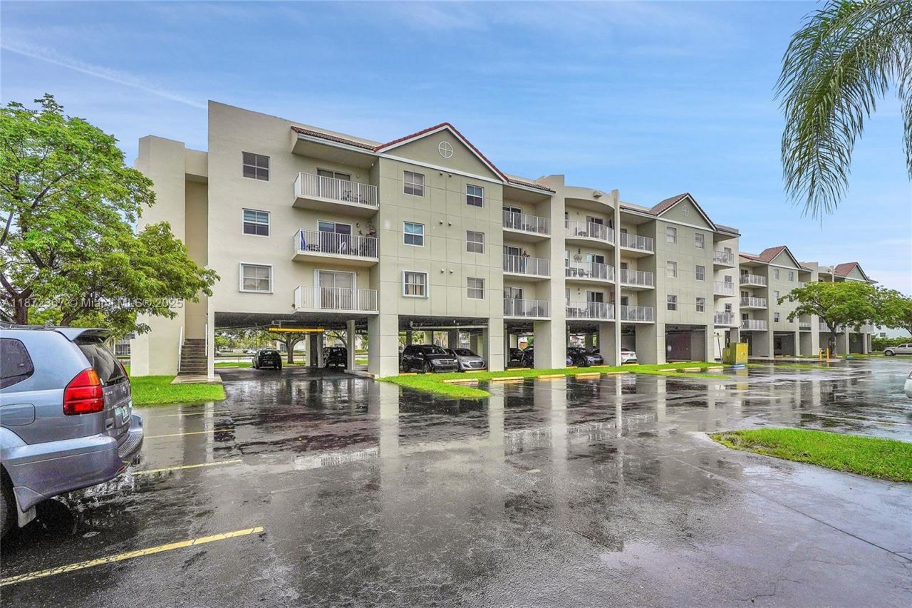8260 SW 210th St, Unit 201, Cutler Bay, FL 33189 Photo