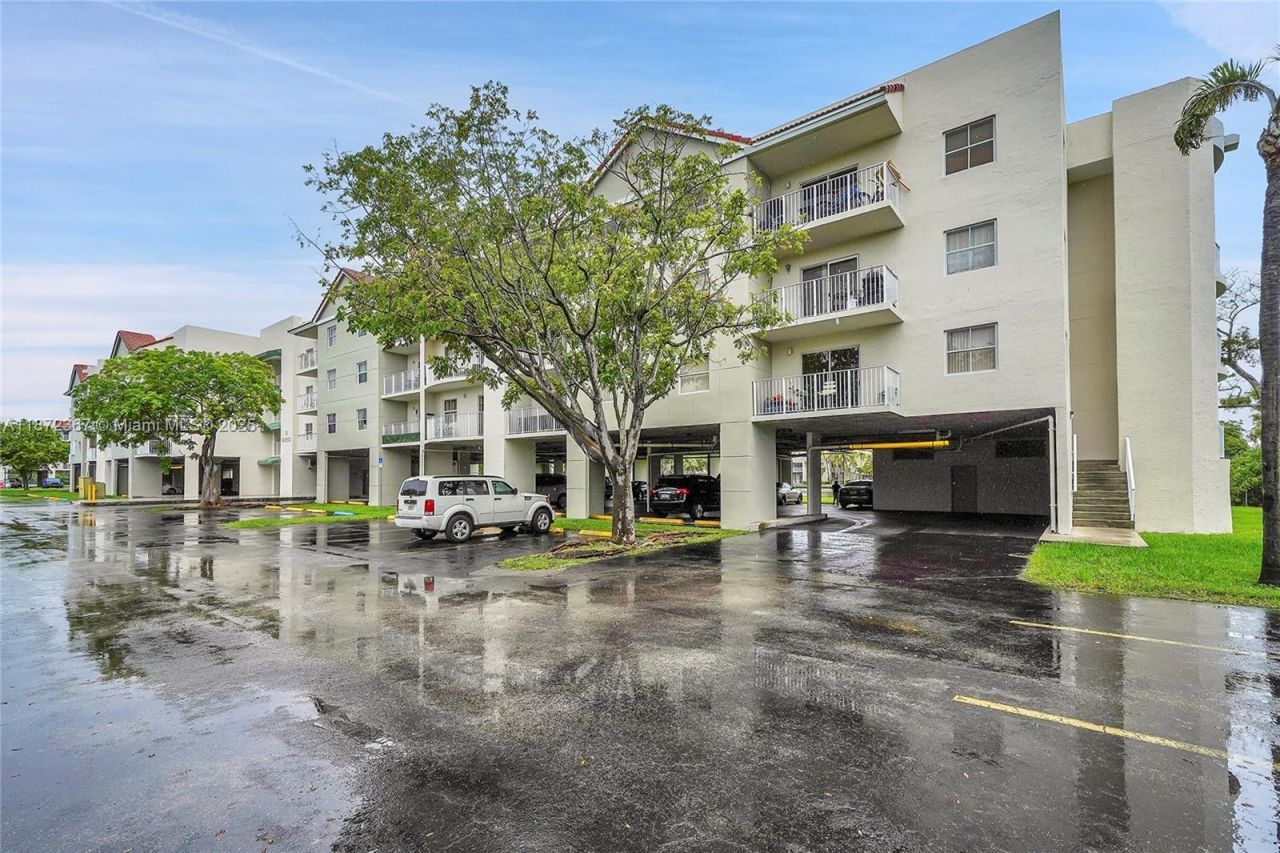 8260 SW 210th St, Unit 201, Cutler Bay, FL 33189 Photo