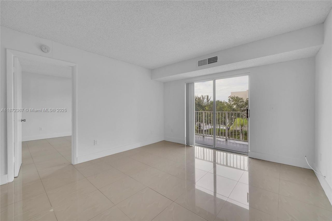 8260 SW 210th St, Unit 201, Cutler Bay, FL 33189 Photo