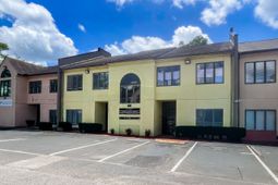 1 Carriage Lane photo 4