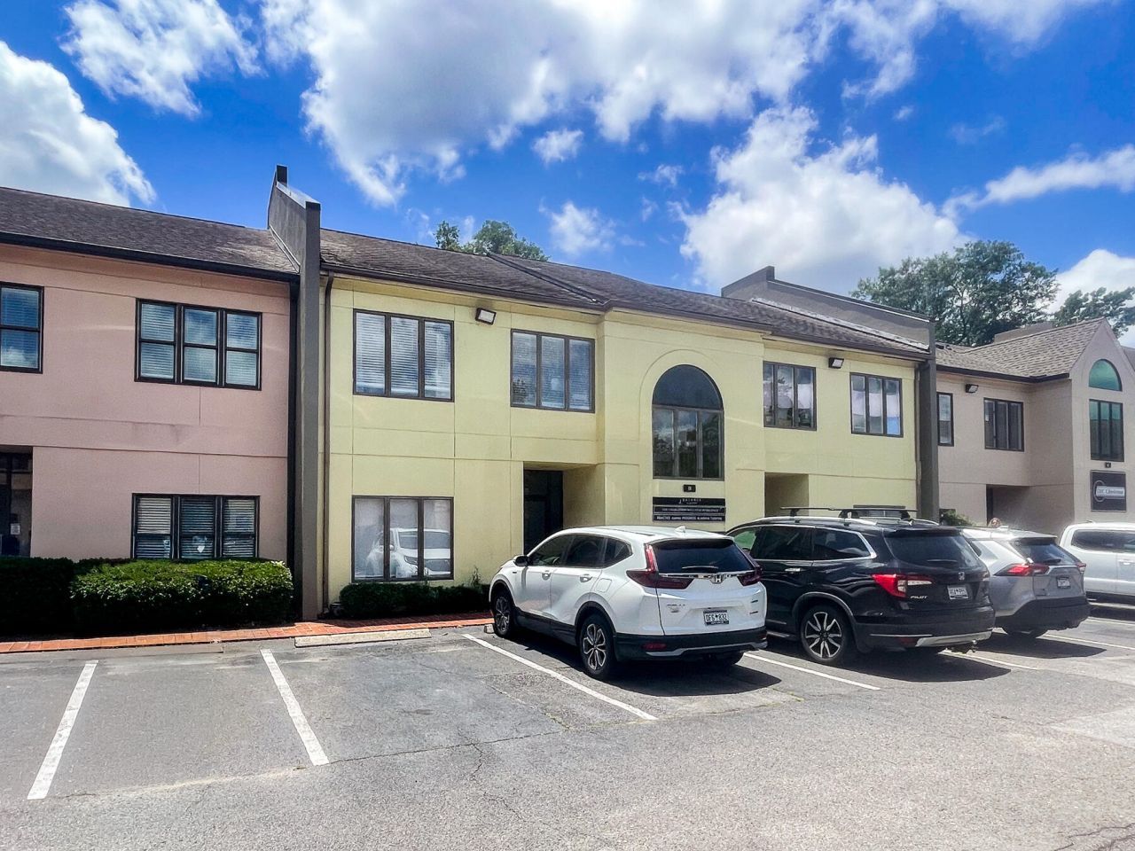 1 Carriage Lane Photo 4