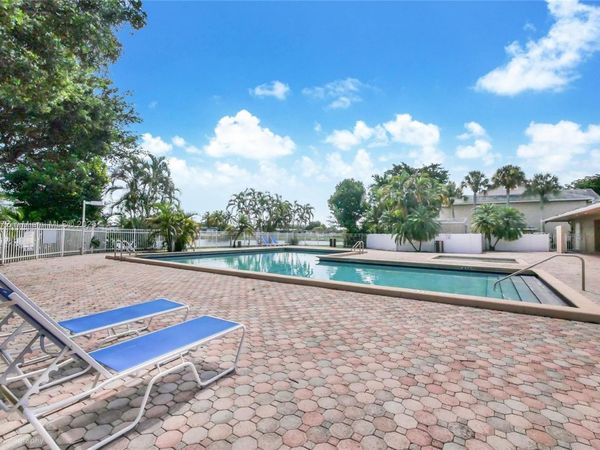 1941 NW 96th Ter, Unit 8L, Pembroke Pines, FL 33024