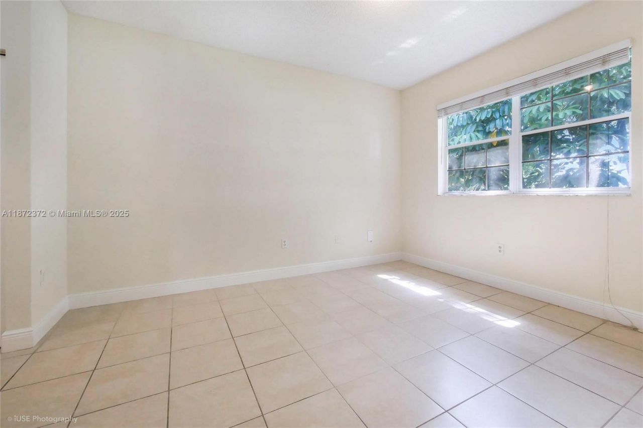 1941 NW 96th Ter, Unit 8L, Pembroke Pines, FL 33024 Photo