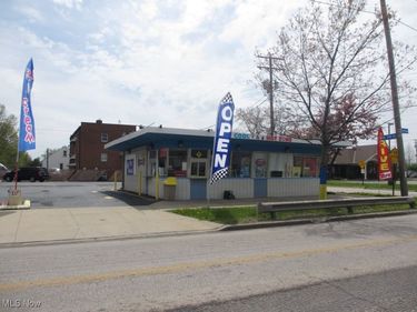 15753 Puritas Avenue, Cleveland, OH 44135