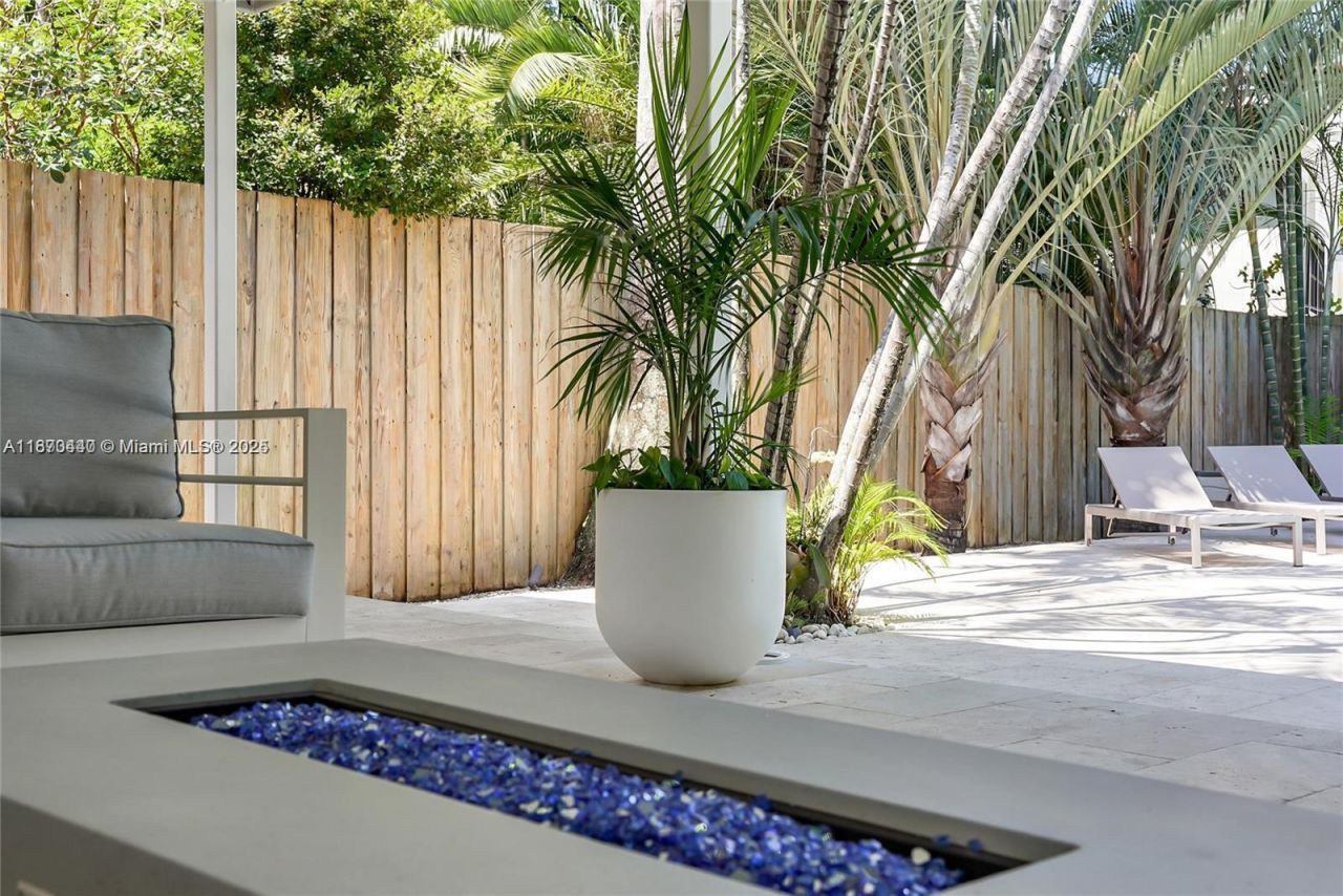 5910 N Bayshore Drive, Miami, FL 33137 Photo